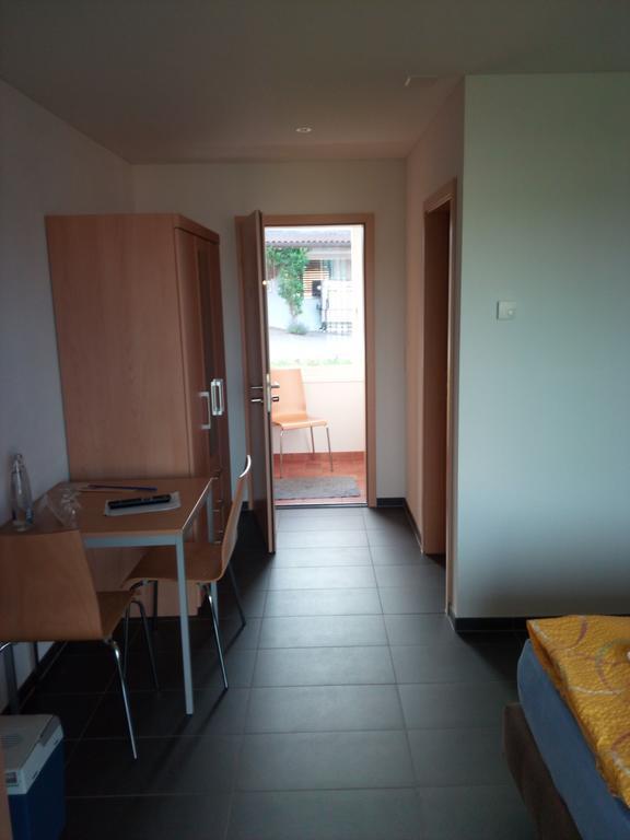 Bed And Breakfast Villa Hallau מראה חיצוני תמונה